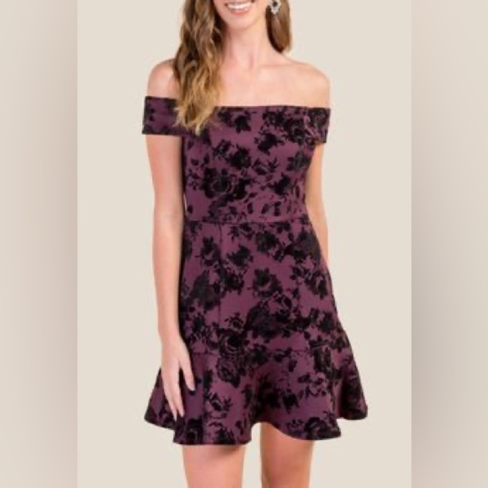TRIXXI JUNIOR Off-Shoulder Floral Fit & Flare Dress in Plum and Black SIZE M